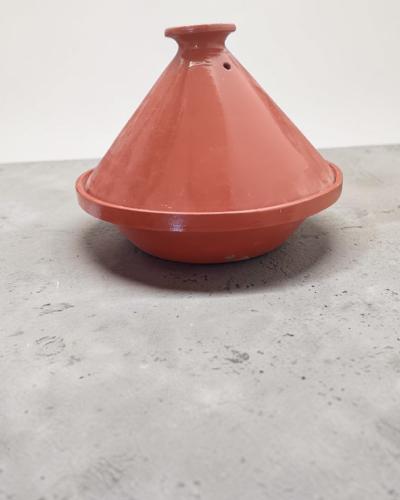 tajine de cuisson traditionnel en terre cuite